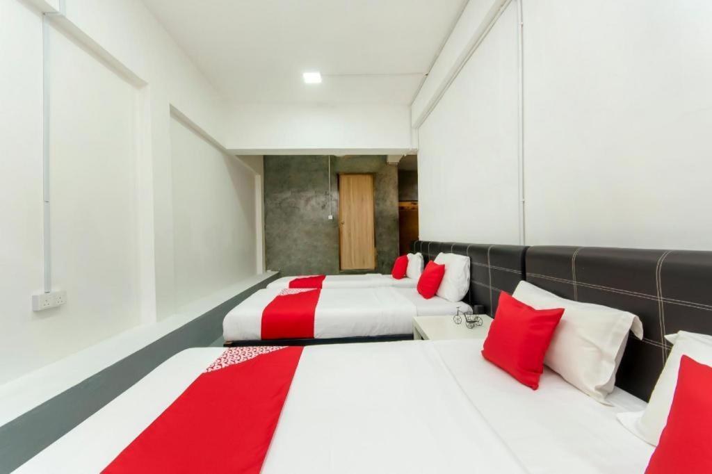 Oyo 43993 Madsuite Kota Kinabalu Exteriér fotografie